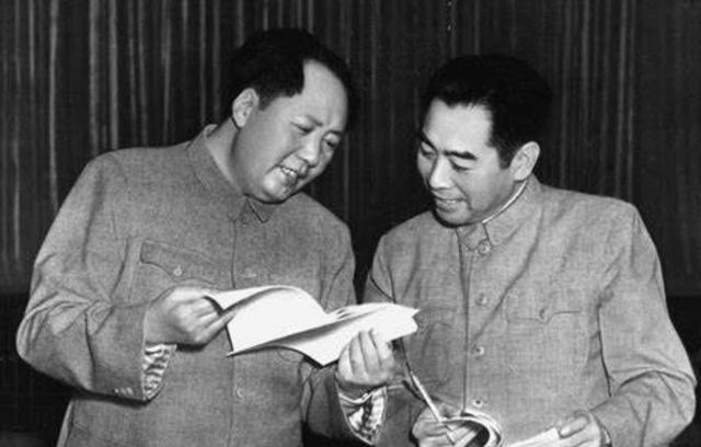 1974年，已经重病缠身的周总理最后一次乘飞机远赴长沙，到那里会晤毛主席，以最后