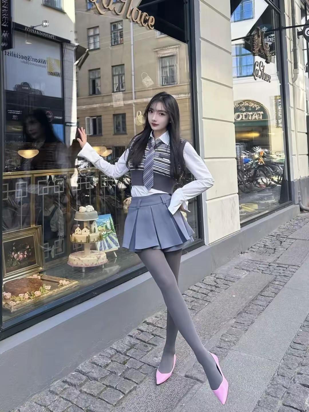 灰丝第一，黑丝肉丝并列第二灰丝美腿控