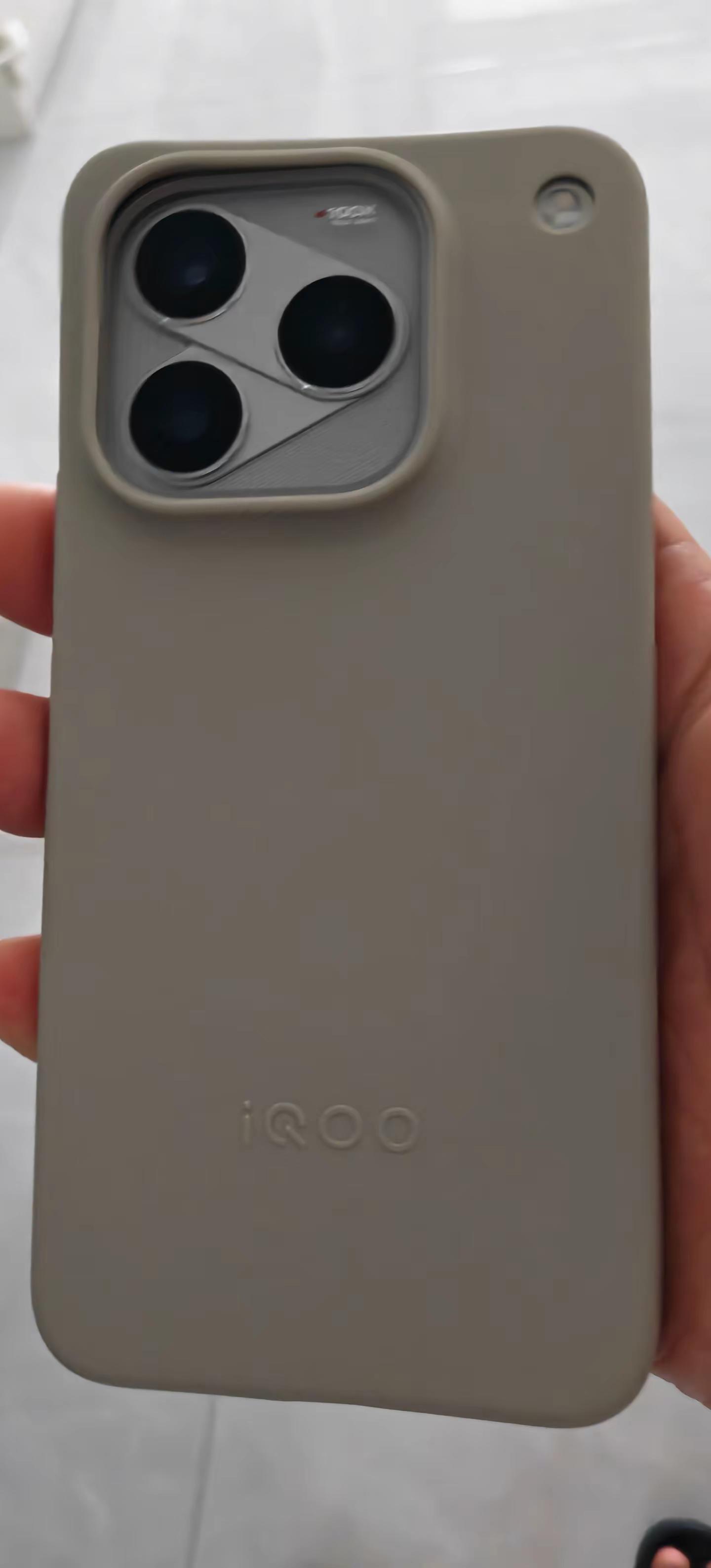 iQOO16