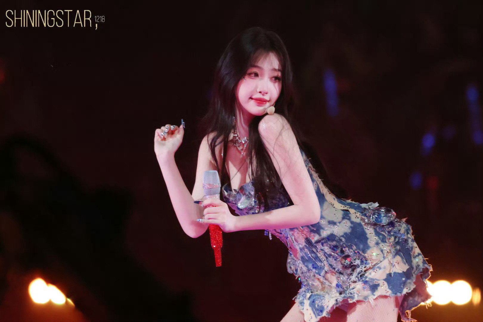 虞书欣演唱会真的太会扭了