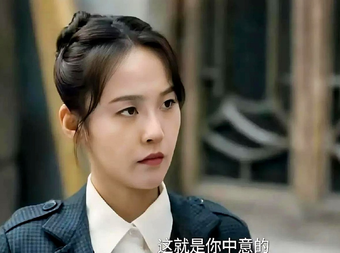 《潜渊》：真相大白，原来他的身份就是梁朔，情报科梁处长。梁朔前脚刚踏进76号