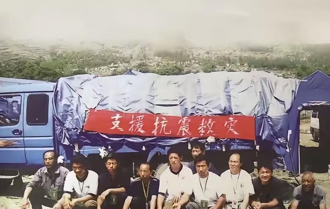 吃惊！山东，10个山东大汉到饭馆吃饭，竟然就点了2盘最便宜的素菜，老板娘很不满，