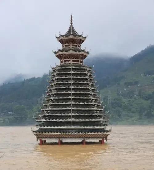 贵州榕江县短期内的连续洪灾，凸显了当今极端气候的变化以及特殊地理环境下难以预防的