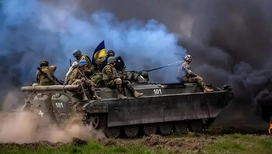 再打下去可能灭国，三年前乌克兰还有4300多万人，如今还有多少？曾经手握上千