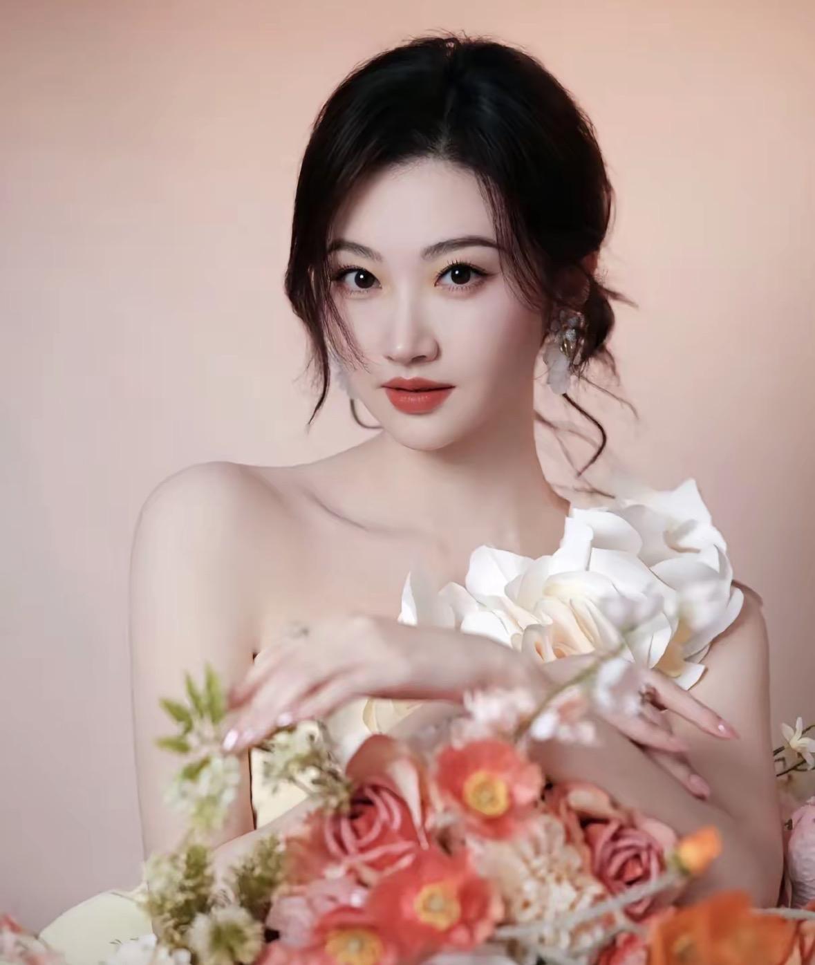 景甜的事件告诉女明星们三件事：1、找富豪要避开第一代，因为第一代富豪往往是白手