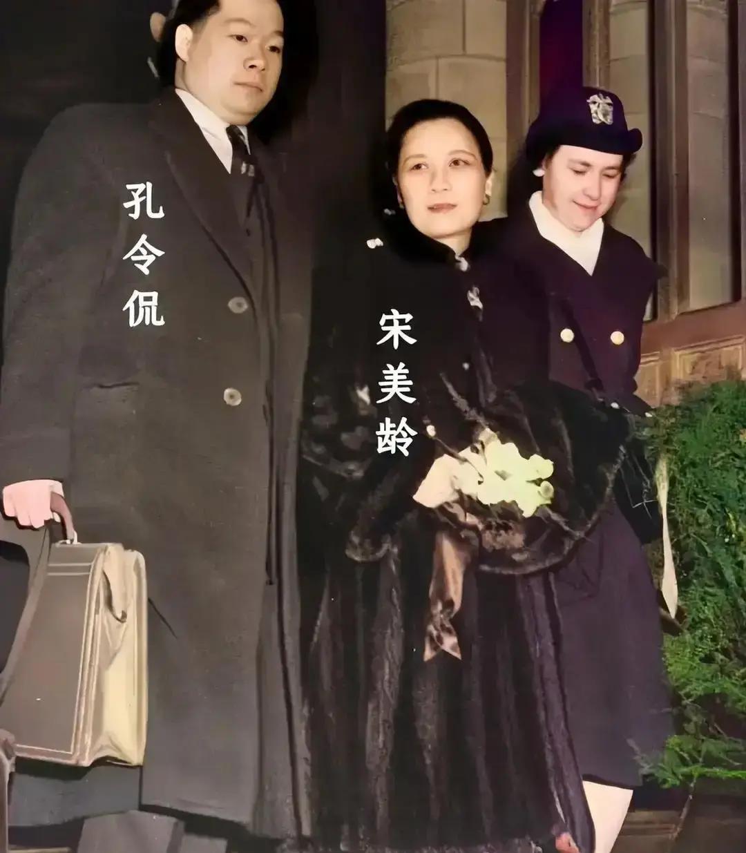 宋美龄没有亲生子女，一直把孔令侃当成半个儿子，与他十分亲近。蒋介石对此非常愤怒，他认为孔令侃是小人，
