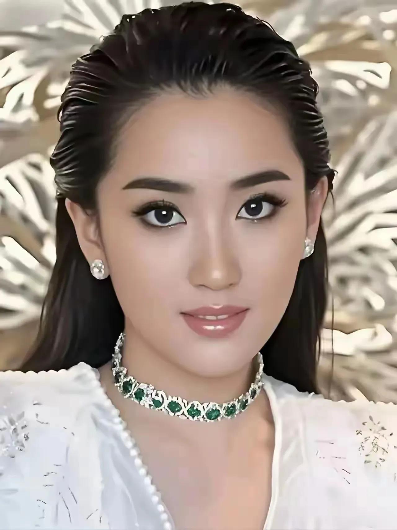 再过一周，也就是8月29日，泰国宪法法院将就佩通坦是否恢复总理职权做出最终裁决。
