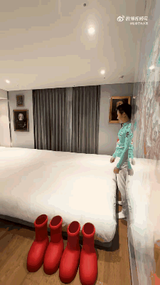 这么长的床，给白素贞睡的吗？​​​