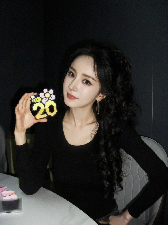 1.杨幂新戏保底是上星项目，这部剧是广电今年筹备的任务剧之一。2.张新成跟王玉雯