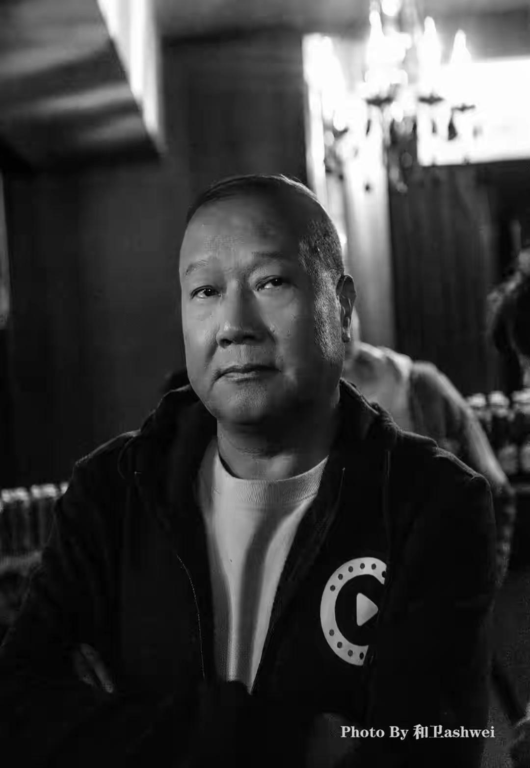 青岛传来噩耗！摇滚教父“四哥”郭传林突然离世，享年66岁，窦唯郑钧的伯乐，一个时