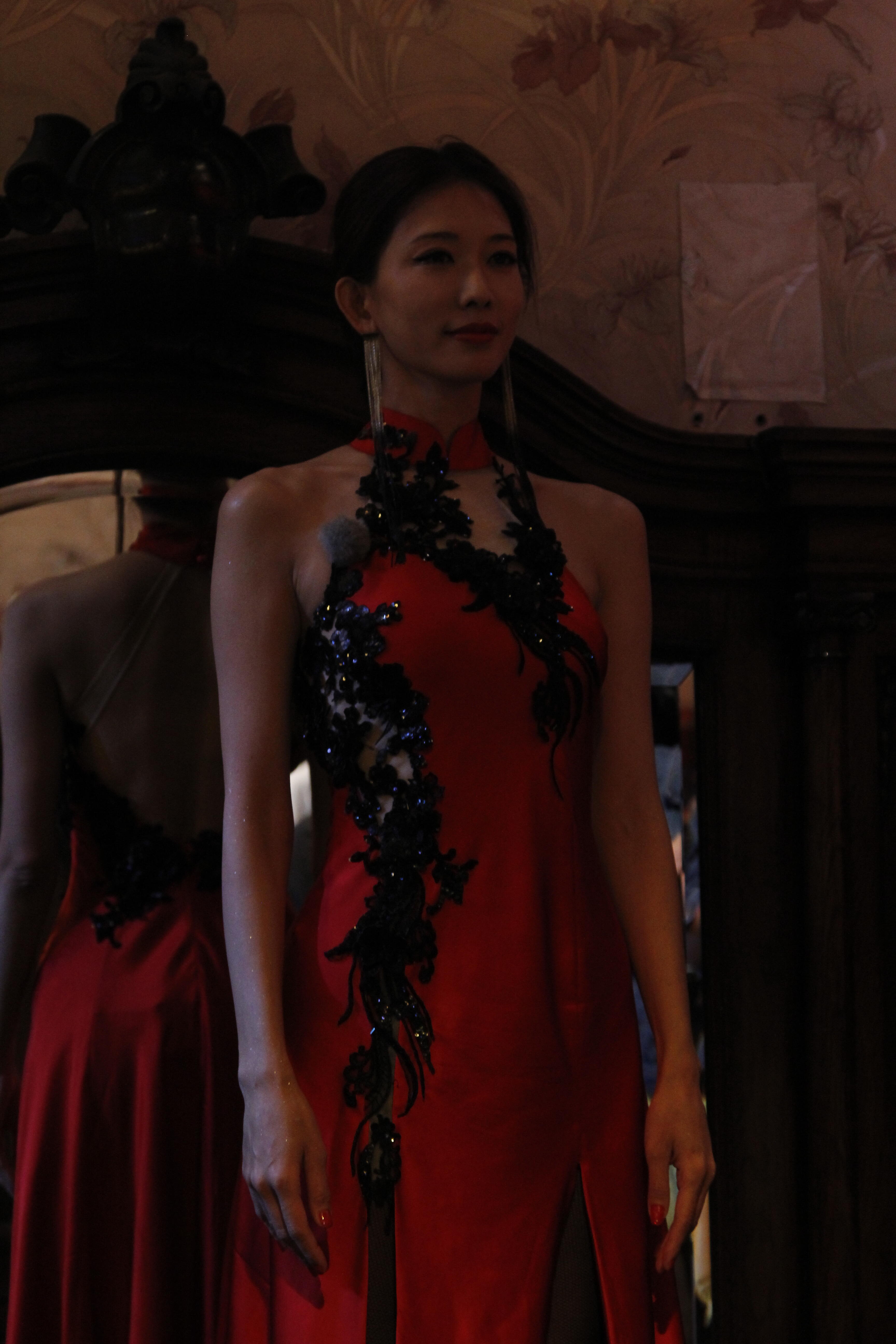 大姐姐的黑丝就是顶啊