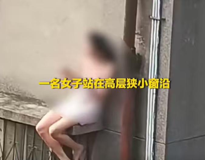 广东，一对年轻情侣租住高层住宅，平日里两人同住一室，每天都要进行亲密活动，然而一