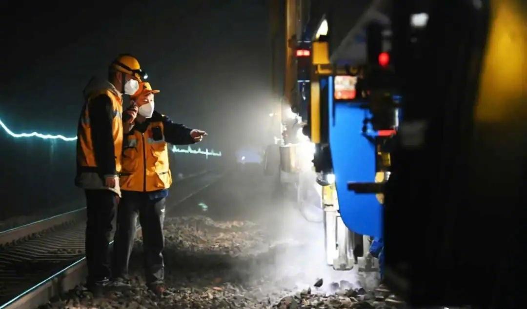 今天的汗水终将浇灌出明天的花朵，心怀期待，迎接更好的自己，晚安🌛​​​