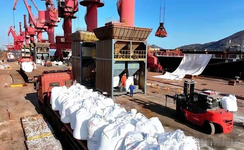 印度彻底睡不着了当地时间4月28日，不少海外化肥进口商表示，中国正在加强对化肥