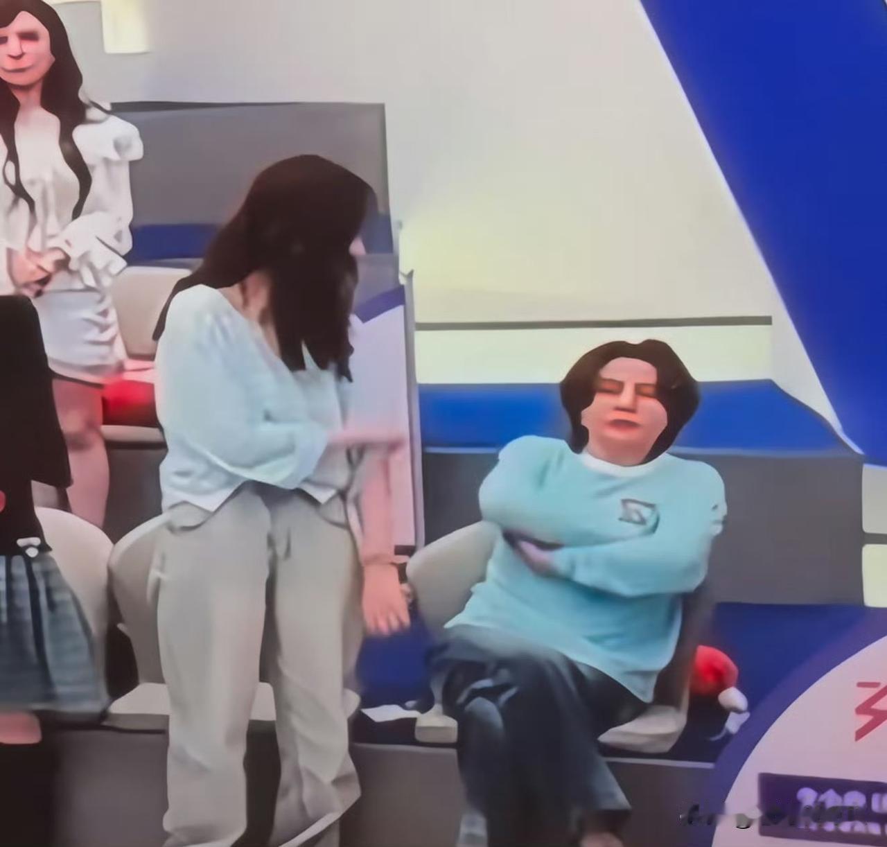 李小冉也头痛了她根本没想到王濛会这么直接，一点情面都不留，甩开她的手一次两次，