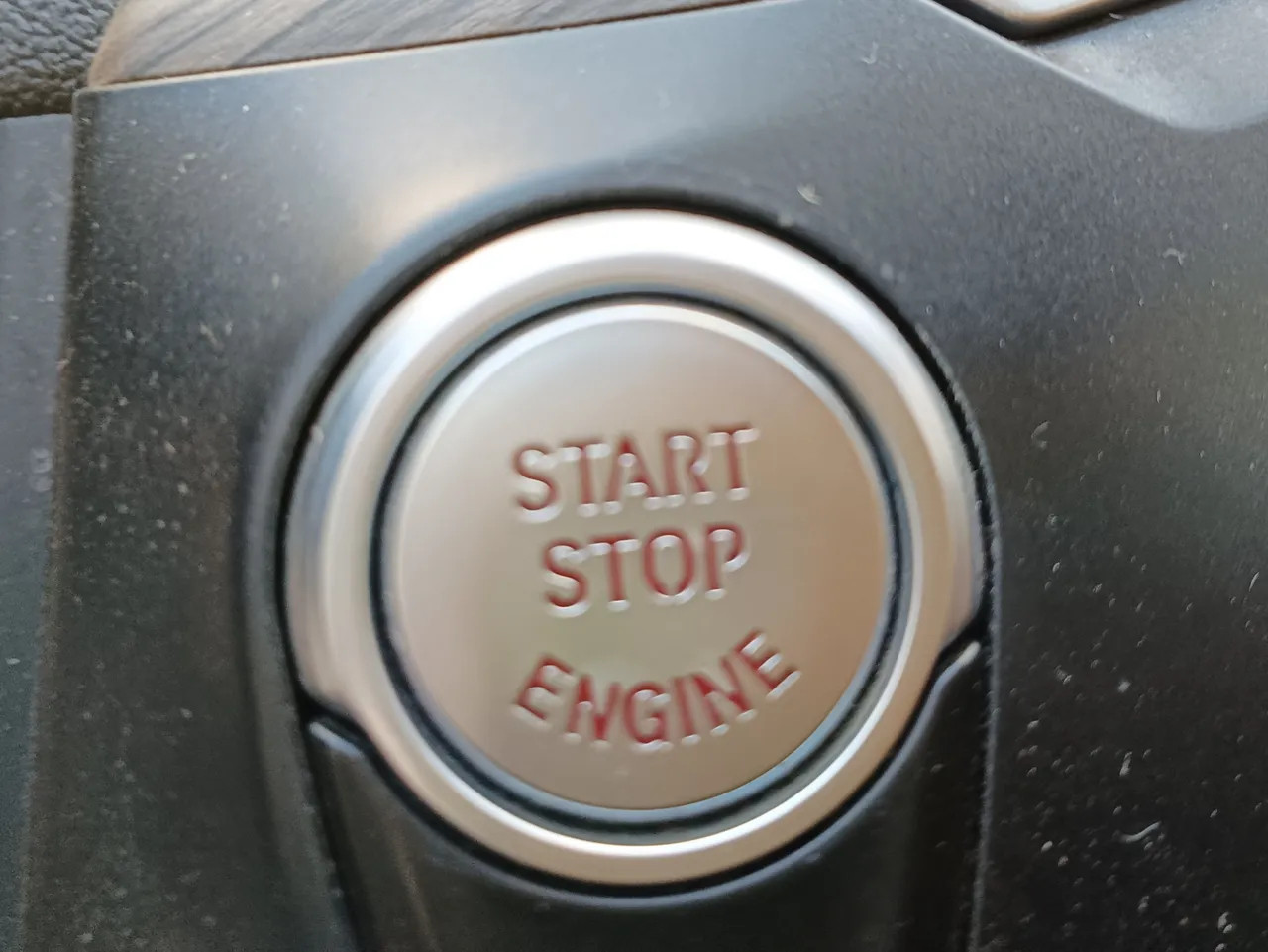 万万没想到，今天真是太意外了！开亲戚家的宝马X3，一键启动开关，N字母上那点金属