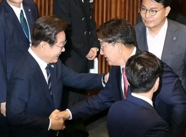 韩国国民力量党前院内代表权性东原来还是总统李在明的同窗，难为他一直在反对李在明