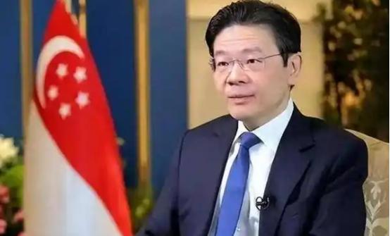 新加坡这是要给中国“黄袍加身”啊！ 3月26日，新加坡总理黄循财在出席博鳌亚