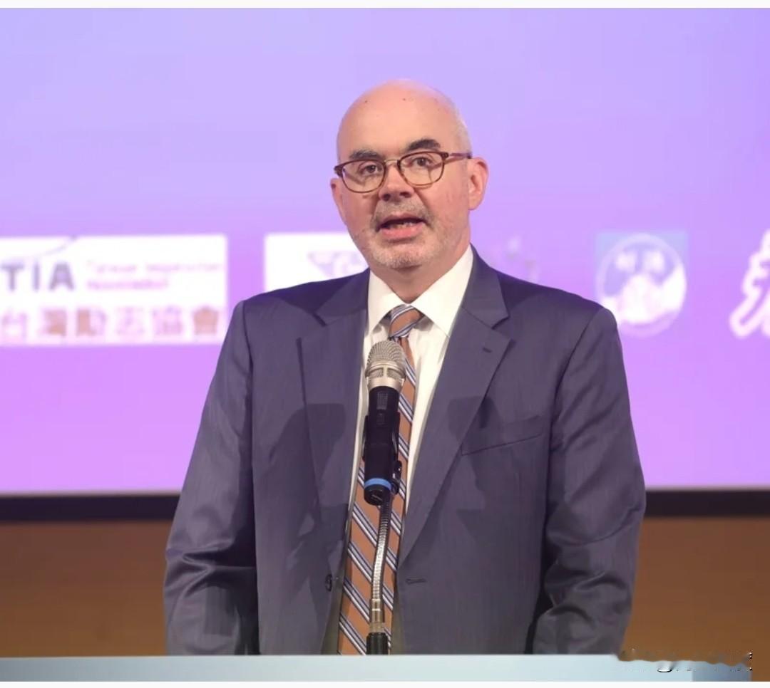 美国在台协会处长谷立言今天上午拜会郑丽文。郑丽文今天至少有四个议程，上午赴桃