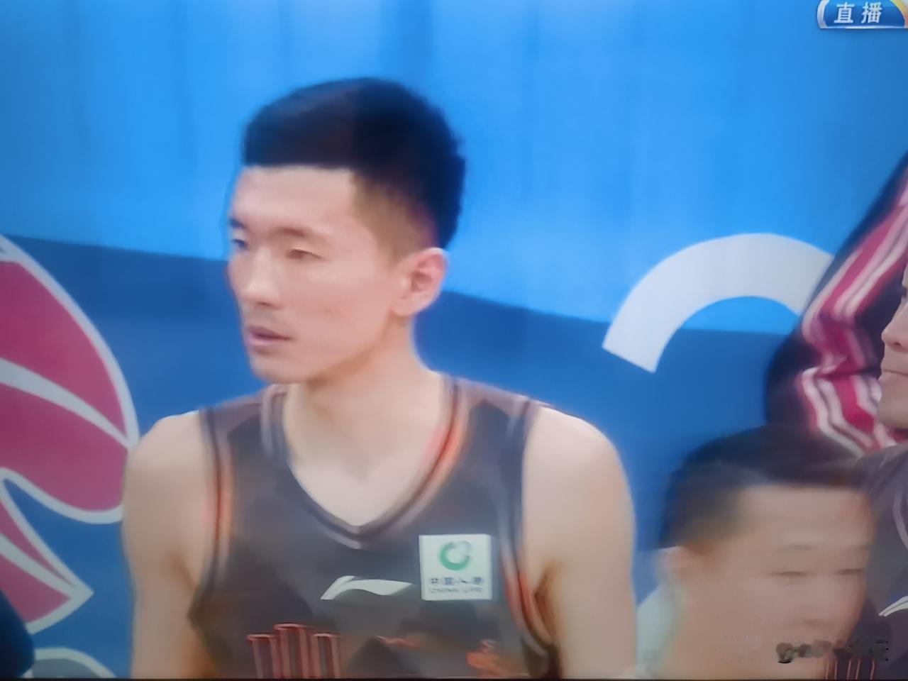 山东高速南男篮外援鲍威尔仅得2分，3分球8头0中！这是什么外援？本赛季没开赛，以