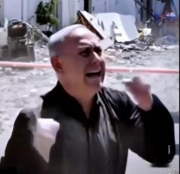 内塔尼亚胡报应到了战时总理“护身符”失效，因贪腐罪跪地求赦免。内塔尼亚胡借战