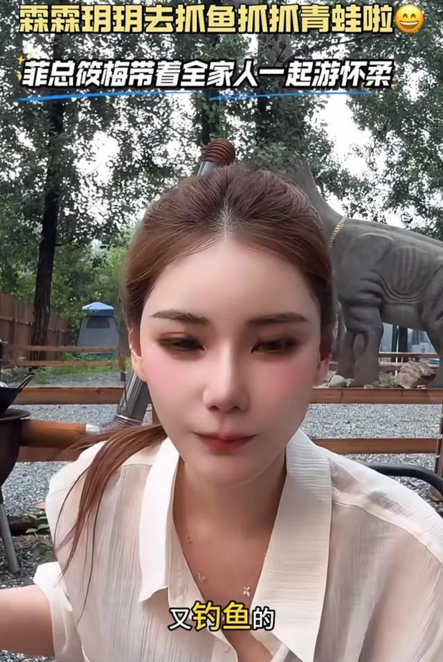 7月24日，北京雨纷纷，汪小菲和马筱梅携团队及孩子们赴怀柔。尽管风雨交加，但生活