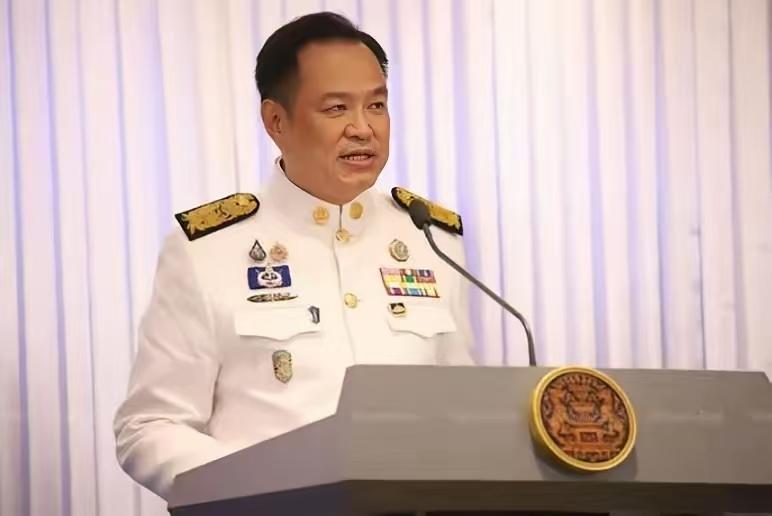 阿努廷真是高手，他一上任，即快刀斩乱麻，提出一系列政策，支持率蹭蹭的就上去了！