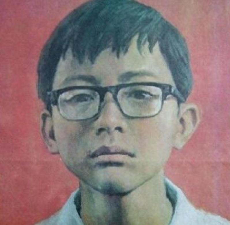 14岁因救火而壮烈牺牲的小英雄，赖宁，不仅雕像被拆除，英雄事迹被教科书删除，就连