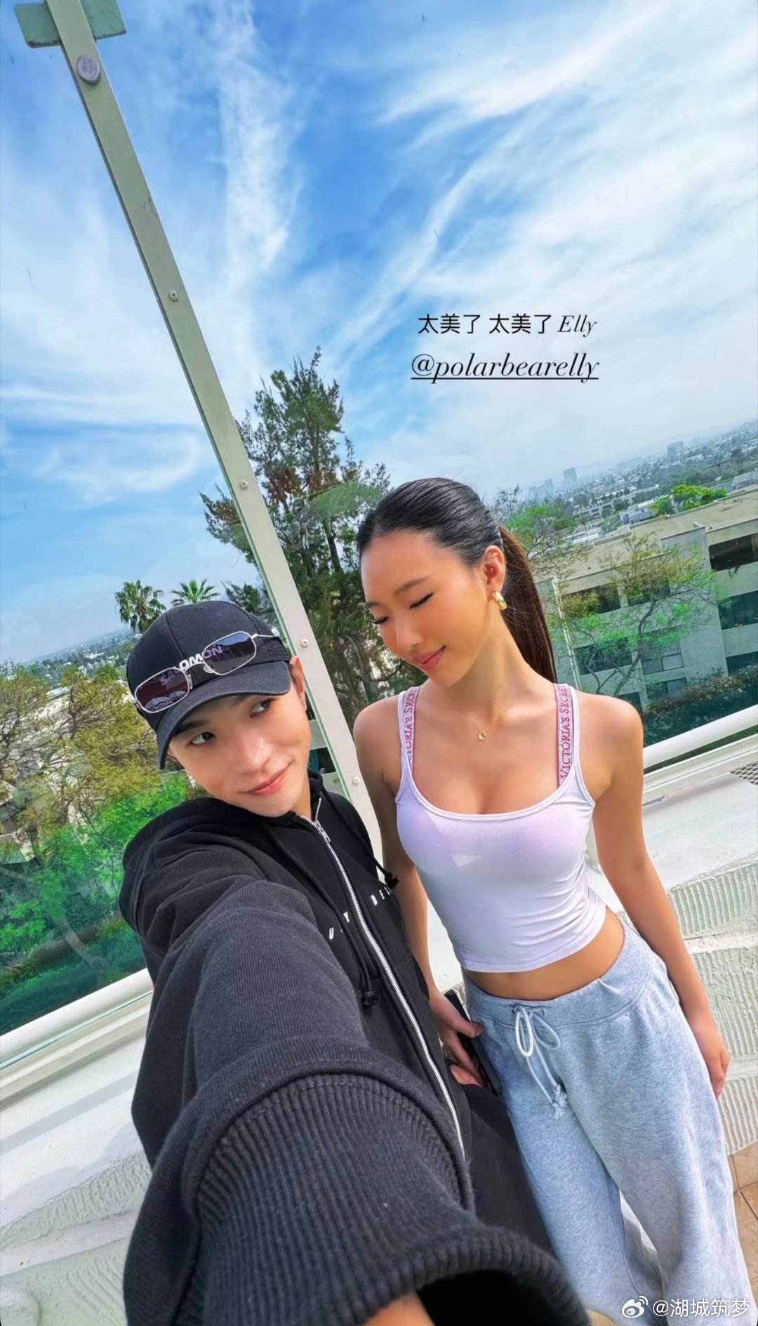 小S女儿EIIy晒和舞蹈老师翔翔同框照小S女儿EIIy晒与舞蹈老师翔翔合影这是小