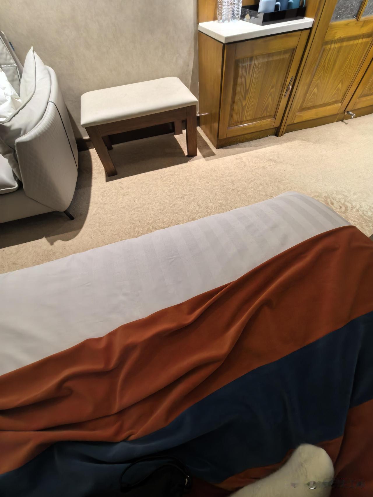 和朋友住亲子房，因为大小床有了不愉快最近在哈尔滨玩，和朋友一起住，但是总是住到