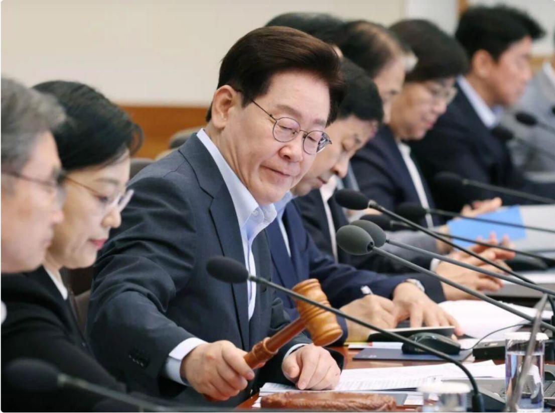 李在明果然够狠，为了不步尹锡悦后尘，一举打破韩国70多年惯例！韩国国会已经通过《