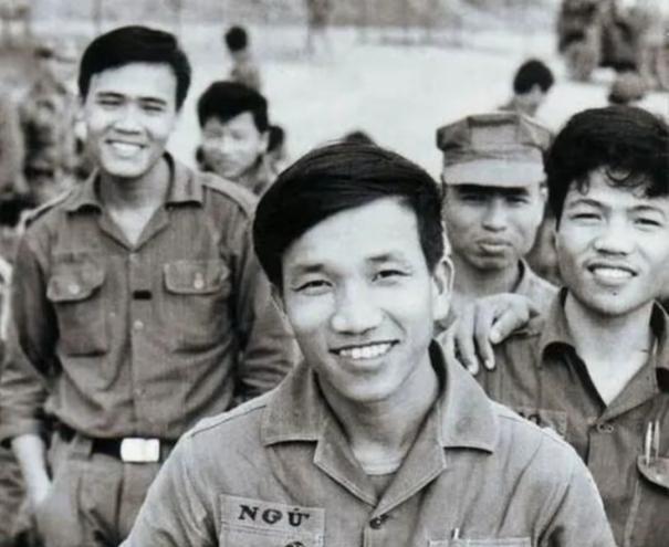 1981年，越军飞行员乔清陆载着9名越南人飞入我国境内，想要投奔中国，被中国边防