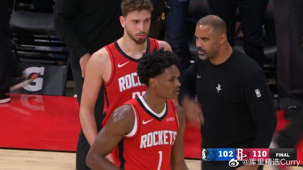 三人得分20上+，火箭110:102击败独行侠，迎4连胜。阿门汤普森27分，申京