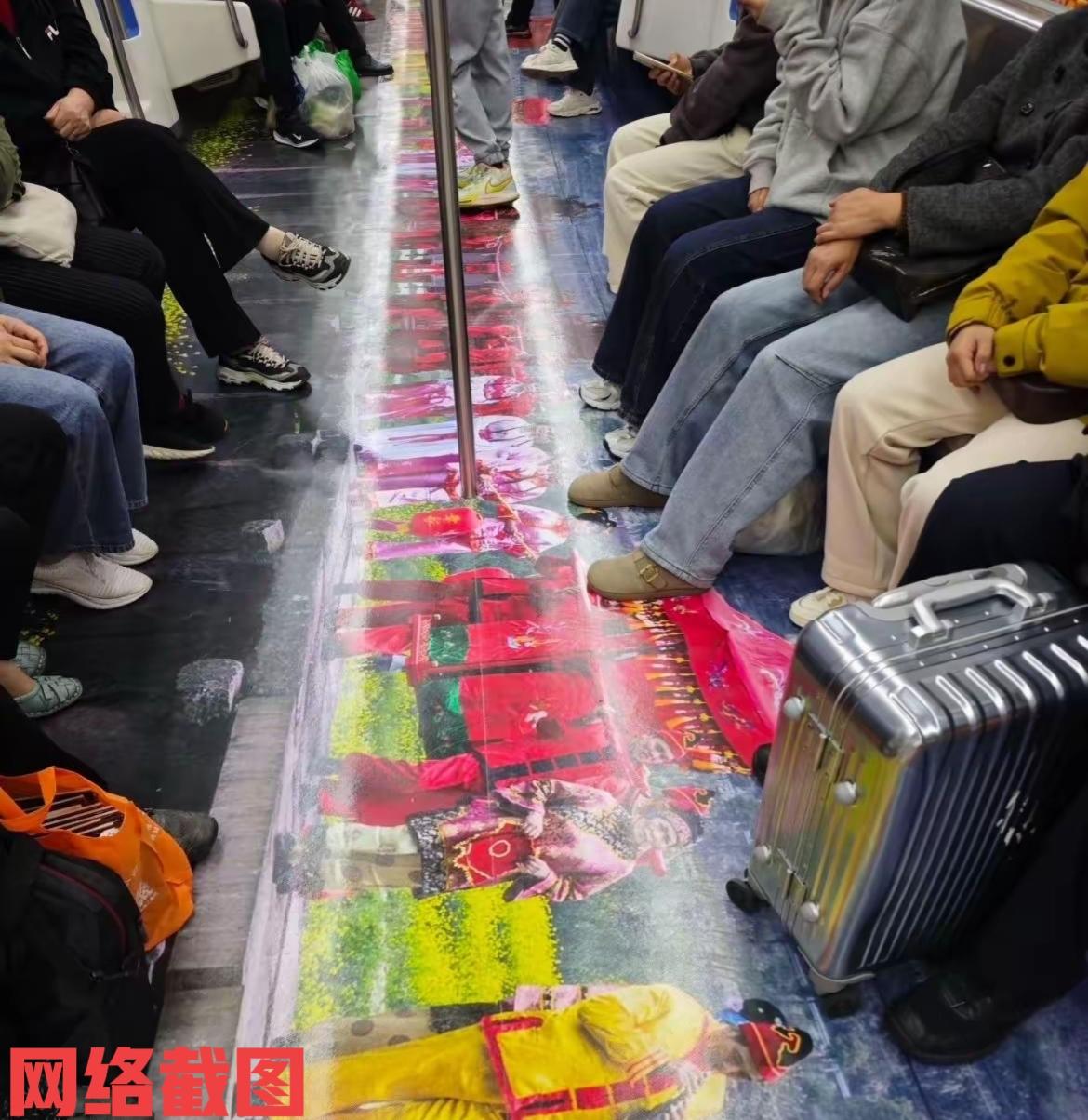 浙江宁波地铁车厢内广告令人唏嘘。这次地铁车厢内的广告特别有意味，说是有宣传当