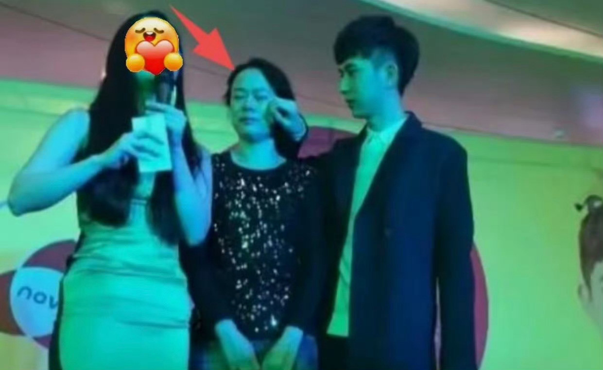 于朦胧系饮酒意外坠亡他是独生子，如果真的是妈妈真心说的话，不可能会有任何猜测的其