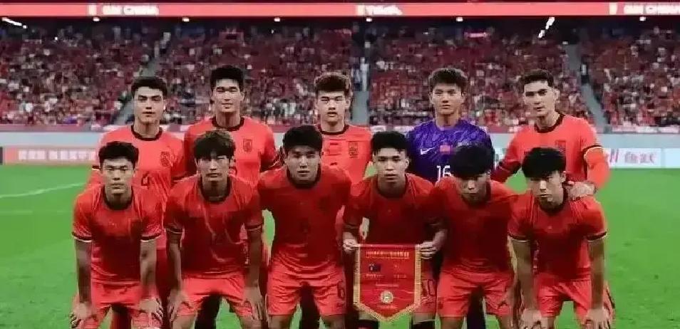 0.7%的出线概率，你慌不慌？别急着骂。我翻了最近20场世预赛，发现国足只