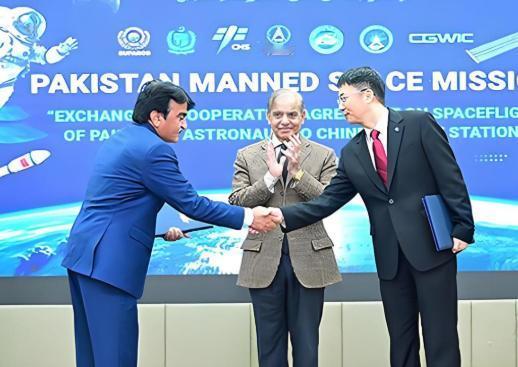 中国航天再放大招！空间站迎来首位老外航天员，为什么会是他？最近刷到中国空间站