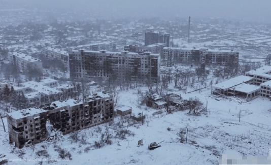 库皮扬斯克雪，好大！放眼望去，白雪皑皑，景色可是极美的。只可惜，战争摧毁