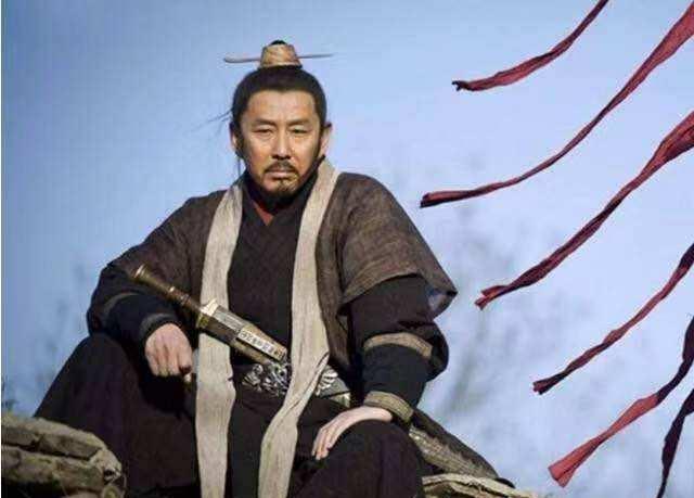 汉朝时期，刘邦确认四下无人，敲响了村里寡妇曹氏家的门。“谁呀？”曹氏问道。“是我