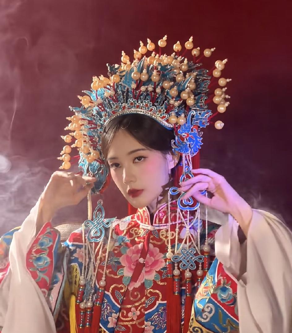 说真的，总感觉李一桐有点不温不火。说她不是很火吧，这次她和李现主演的《我不是大