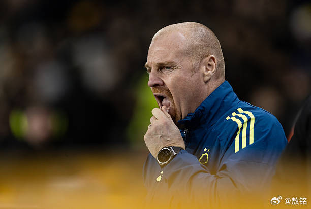 热刺命运有时候真的挺有意思，波斯特科格鲁从森林下课，肖恩-戴奇接任。2月12日