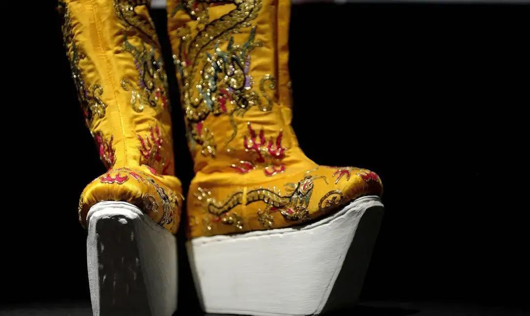 宋祖英已停唱7年，刘欢却天天上热搜她最后一次公开演出，是2016年春晚。之