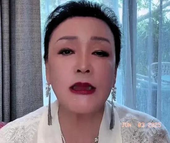 张兰6月1日新开的小红书账号，两天后就被平台封了。她说想做穿搭博主分享日常，但刚