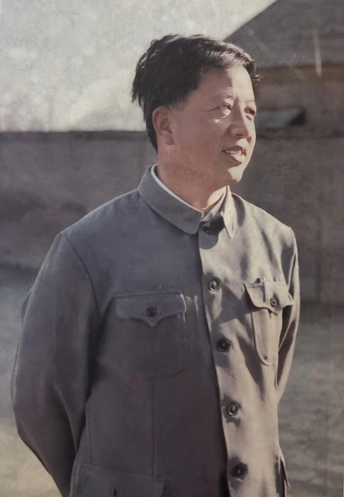 孔繁森第一次进藏工作是在1979年。原定担任日喀则地委宣传部副部长，进藏以后，当