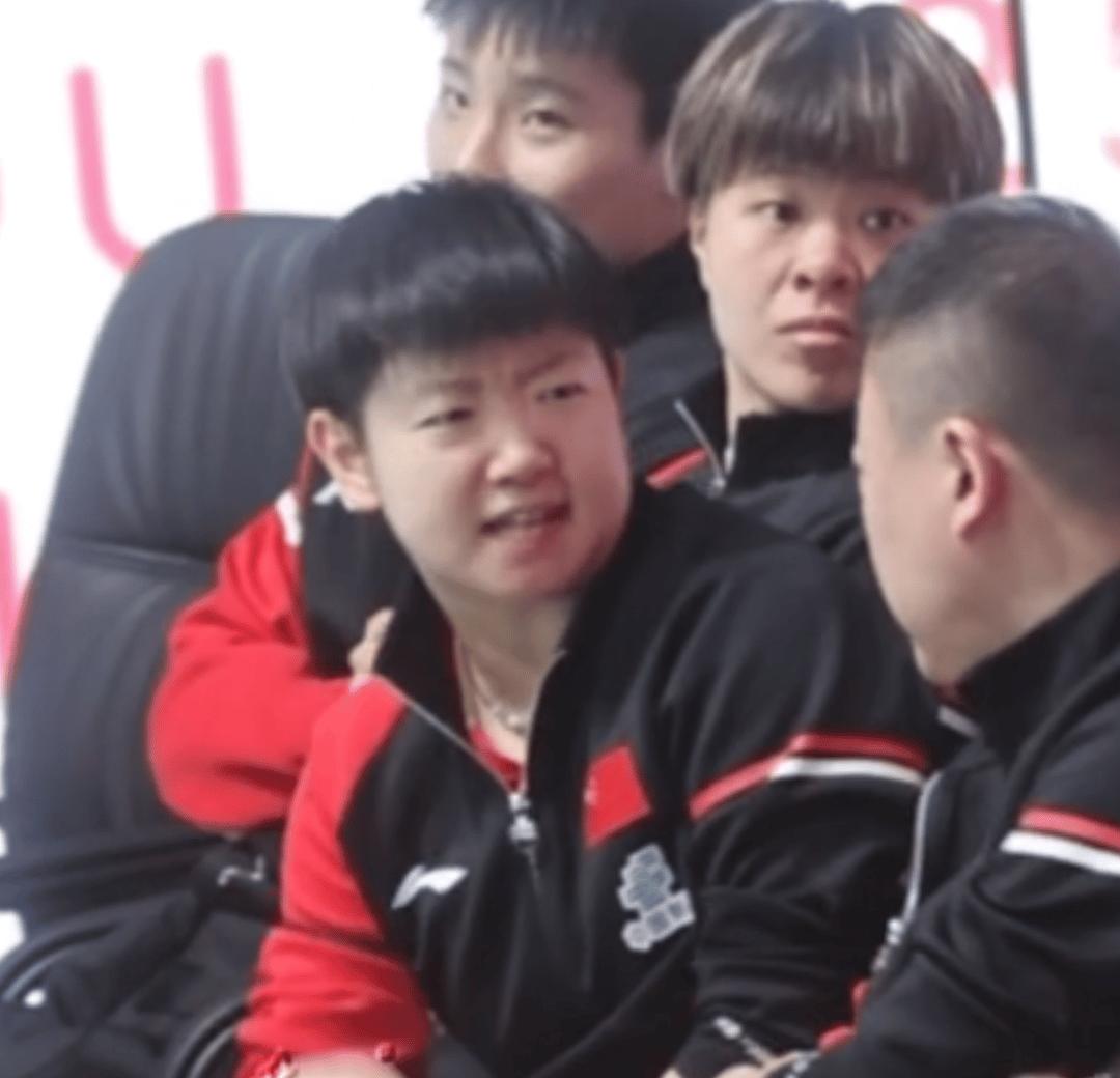 孙颖莎夺冠后李隼教练的反应太真实了！看台上全程冷脸，赛后居然连个拥抱都没给，转