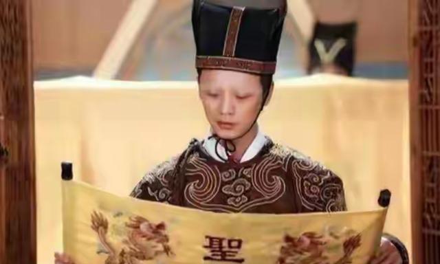 古代信息传递慢，但地方官接到圣旨，第一反应不是“接旨”，而是“验旨”。验完了才跪