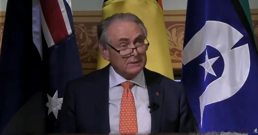 贸易部长法雷尔吐槽起来那是毫不留情。你瞧，美国对澳大利亚钢铁征50%关税，铝25
