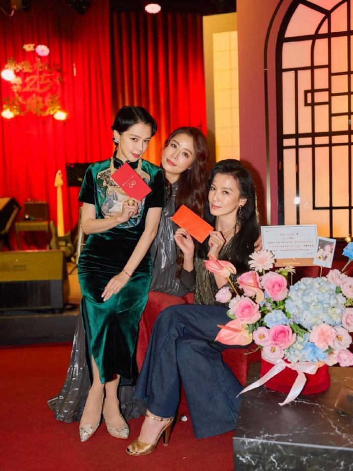 林心如庆50岁生日！霍建华为她登台献唱，众明星闺蜜现身人缘超好