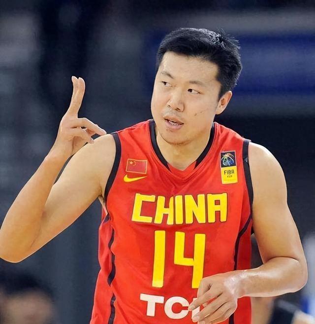 现在关于王治郅跟着宫鲁鸣指导中国女篮女篮这件事，有两种说法讨论的最多。一是，大