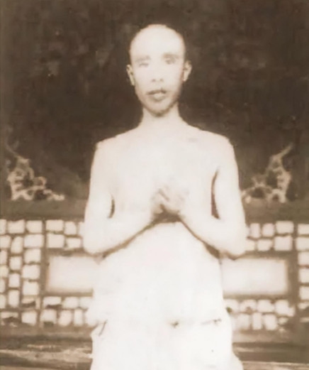 1907年，徐锡麟被五花大绑，送到刑场。刽子手用铁锤将他的下半身击碎，然后将他的